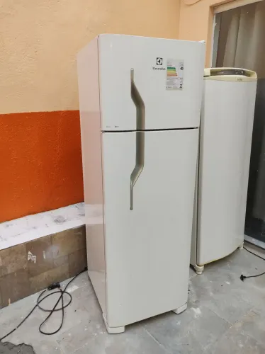 Geladeira 220v Eletrolux seminova funcionando perfeitamente entrego 