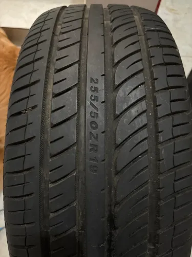 Par de Pneus 255/50ZR19 