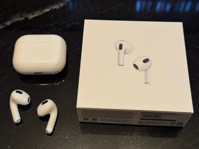 Apple AirPods 2 (3ª Geração) - com estojo de recarga Lightning