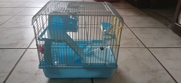 estou vendendo esta gaiola para hamister  conforto para seu pet.