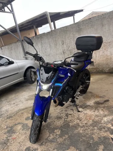 Yamaha FZ25 2025 - Apenas 8 mil km (Zera) + Brinde Bauleto / Quitada ou Repasse