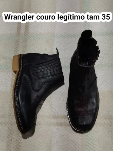 Bota de couro legítimo tam 35