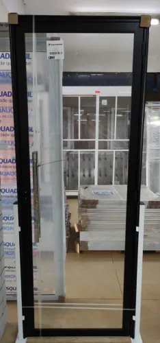 Esquadria de aluminio porta com vidro branca ou preta promoçao a vista R$999,90