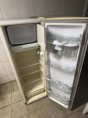 Geladeira cônsul 240 lts 