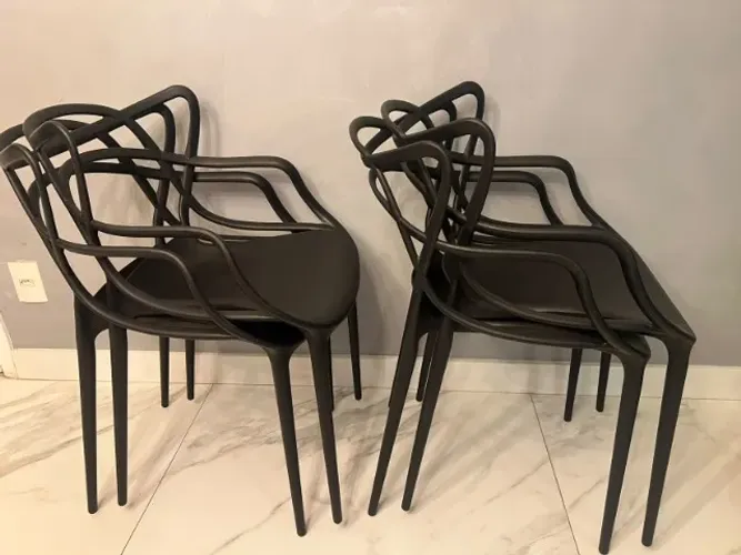Kit 4 Cadeiras Pretas Estilo Masters - Design Moderno