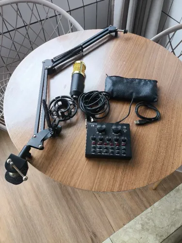 Kit mesa de som e microfone 