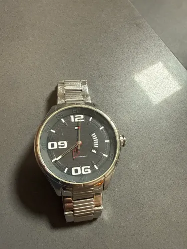 Relógio tommy Hilfiger lindo