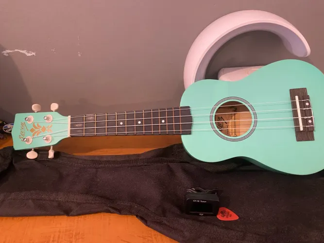 UKULELE SEVEN CIANO