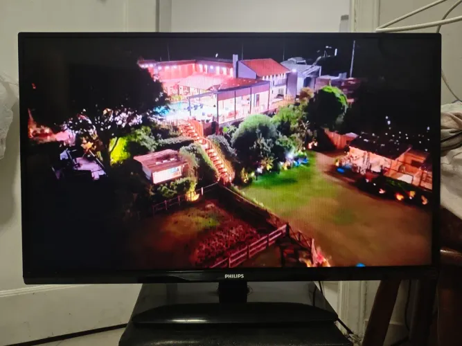 Tv 32 polegadas impecável não perca essa oportunidade