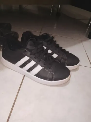 Tênis Adidas