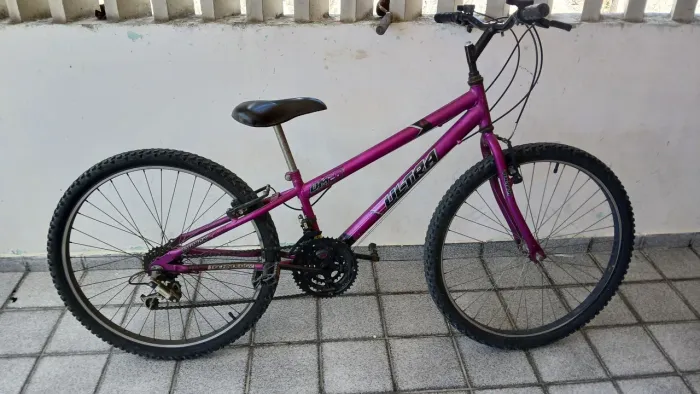 Bicicleta ARO 26 18v com pouco defeito