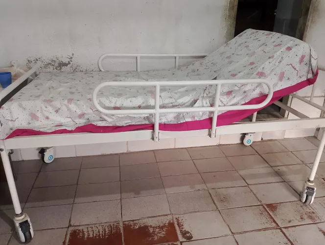 Cama hospitalar usada