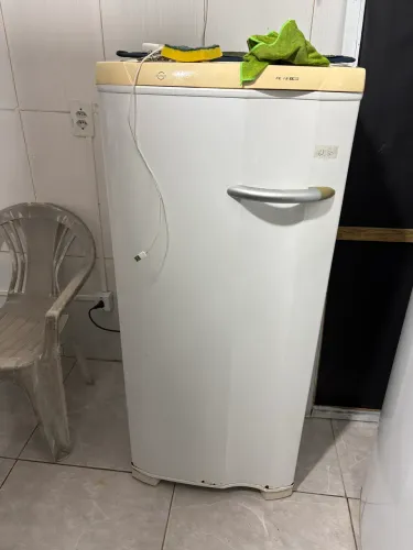 Freezer vertical uma porta cônsul
