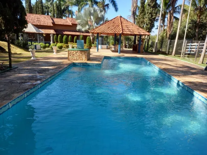 Fazenda / Sítios / Chácaras com 5 quartos à venda em Divinópolis