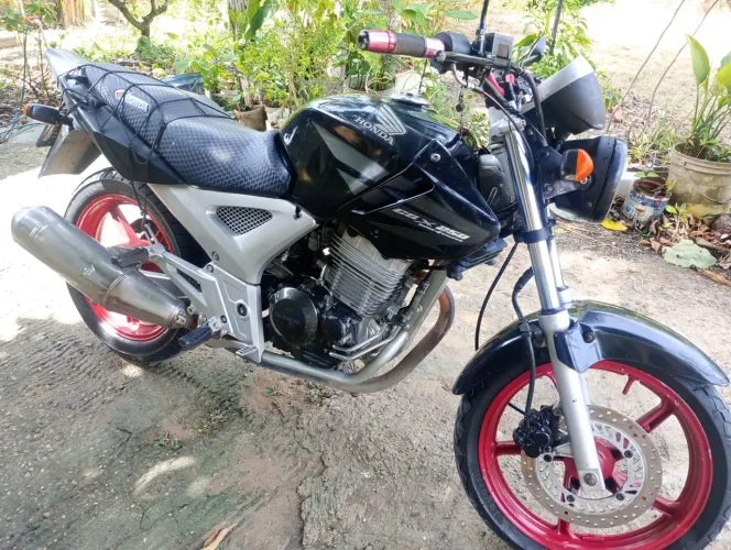 Vende-se moto esportiva