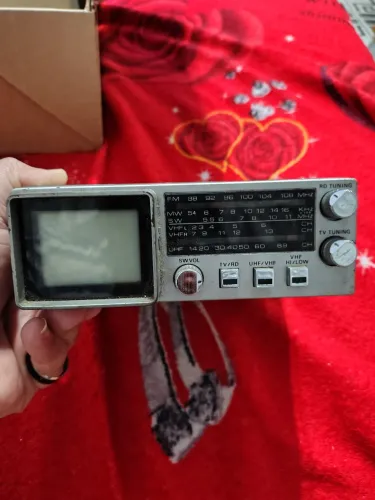 Tv antiga Panasonic item de colecionador. Não sei se está funcionando.
