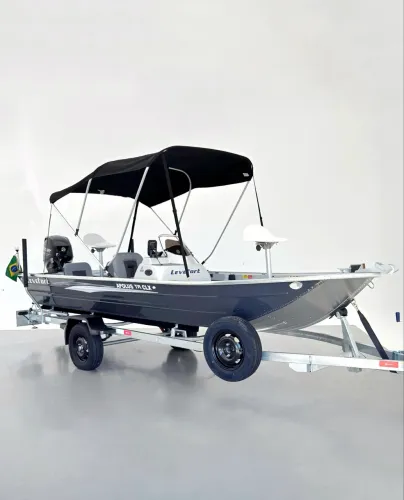 Barco lancha Levefort Apolus TR CLX + Motor Mercury 40HP 4 Tempos + Carreta rodoviária 