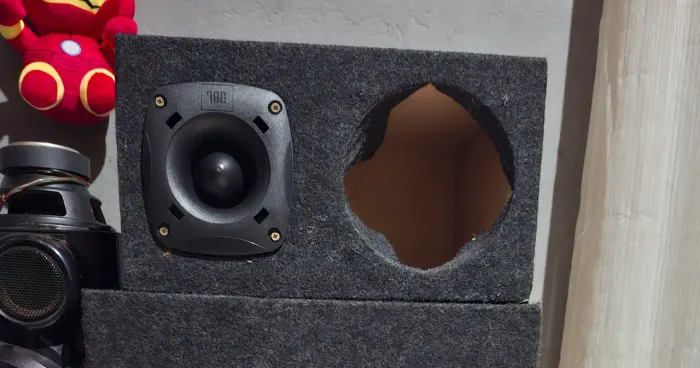 Caixa + Twitter JBL