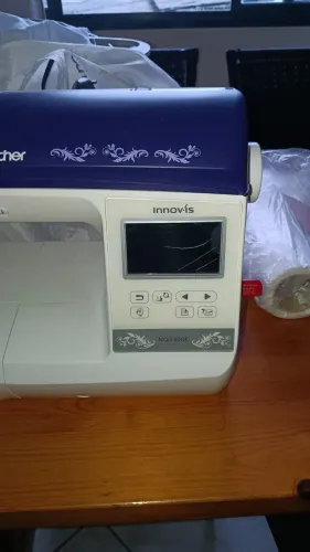 Máquina de Bordar Brother Innov-is NQ1400E - Completa