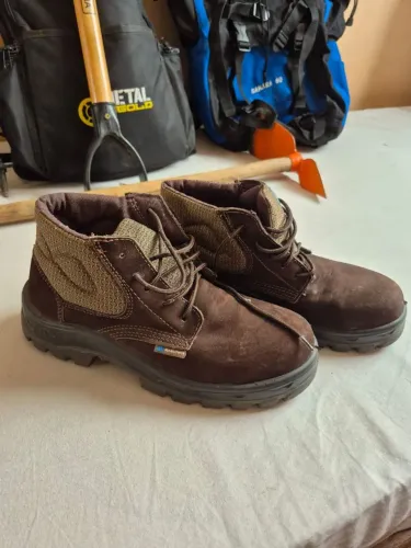 Bota EPI N°43, com biqueira de aço