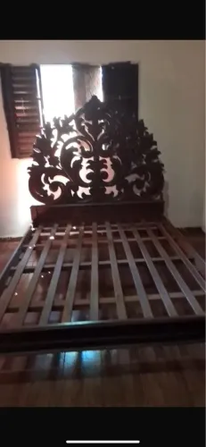 Cama de madeira pura