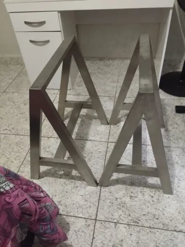 Um.par de cavalete que servi como pé de mesa, largura 55cm e altura 66cm puro inox.