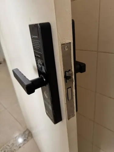 Instalação de fechadura eletrônica e demais instalações