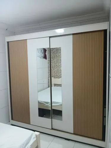 Guarda roupa semi novo comprado em março
