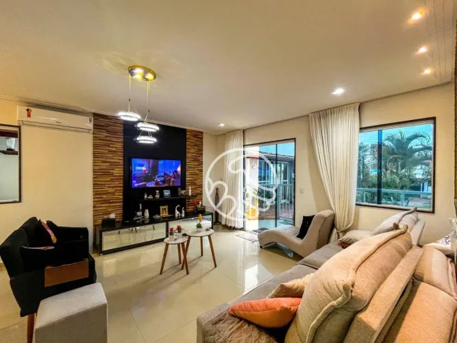 Casa duplex na Praia do Morro,3 quartos sendo 2 suítes e área gourmet com piscina.