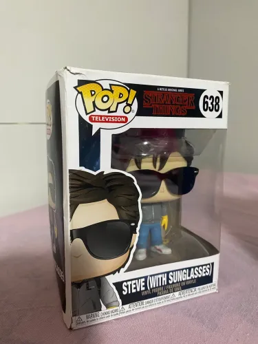 FUNKO POP STEVE WITH SUNGLASSES - STRANGER THINGS