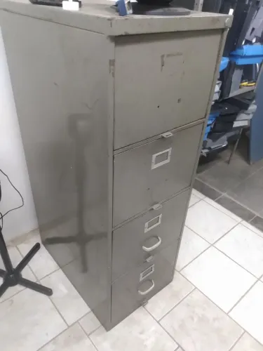 Arquivo de aço com 4 gavetas