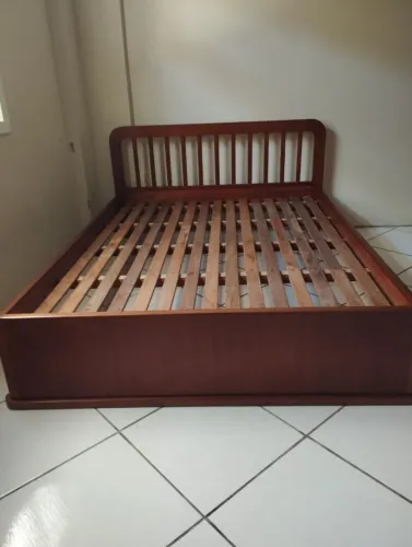 Cama madeira maciça 