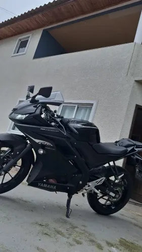 Yamaha R15 