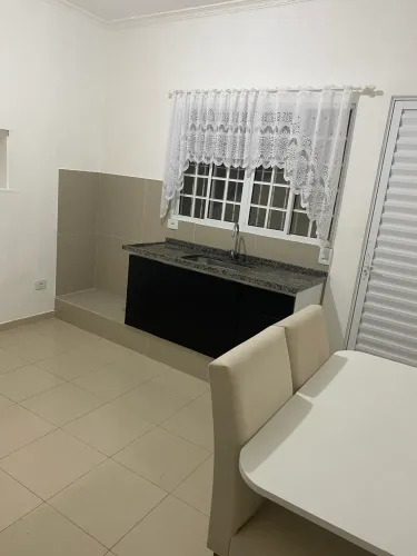 Alugo casa 2 cômodos centro de Itapevi