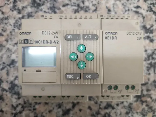 Plc Omron Zen (10 Entradas / 8 Saídas)