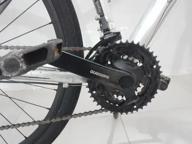 Bike 29' Aluminio com tração Shimano.