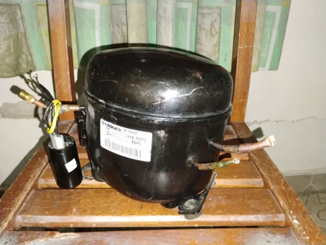 Motor para geladeira ou freezer tamanho Grande 110V Ótimo estado