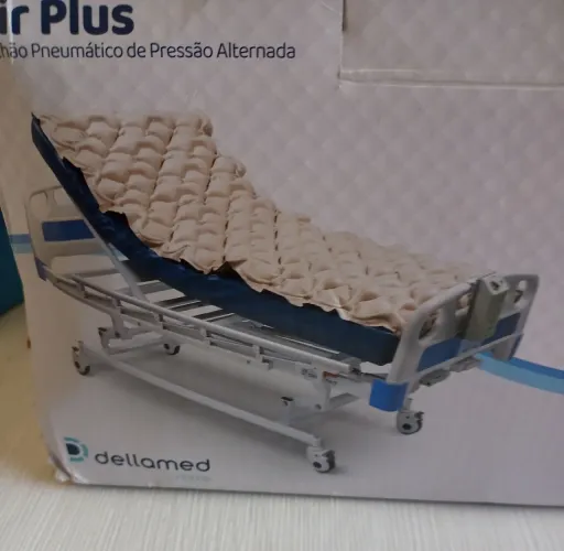 Colchão pneumático de pressão alternada.