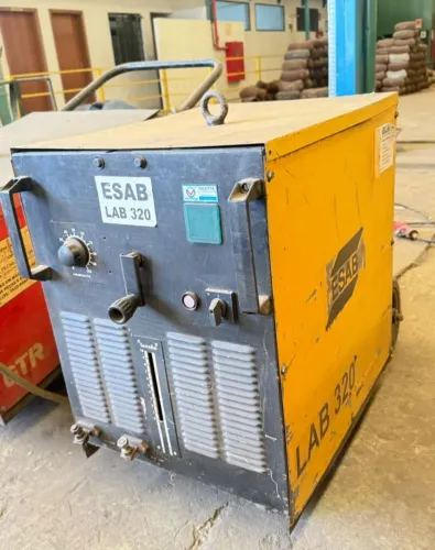 Máquina de solda ESAB LAB320(valor a negociar)