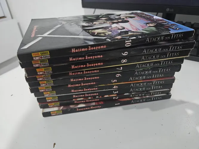 10 mangás de attack on titan (vol. 1-10)