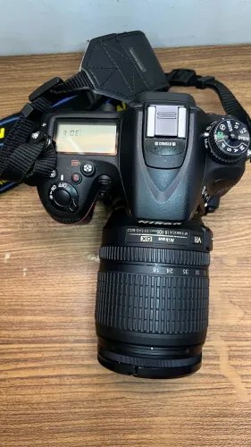 Nikon D7100 com Lente 18-140mm