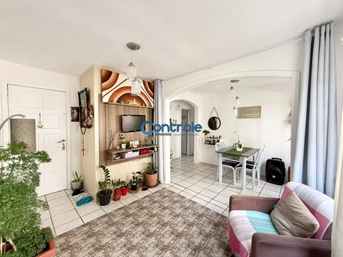 Apartamento com 02 dormitórios no bairro Barreiros, São José.
