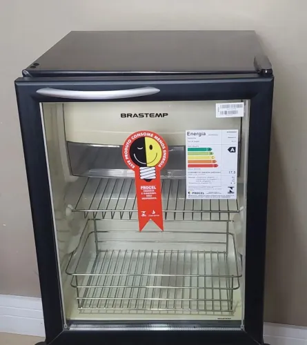 Frigobar Brastemp expositor porta de vidro 220 volts