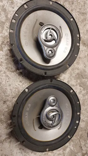 Vendo par de auto falantes triaxial 7 polegadas. 