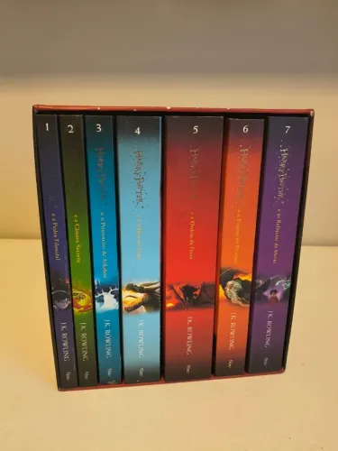 Box HARRY POTTER Edição Premium "Britânica" Vermelho 7 livros - Rowling, J.K. - Rocco