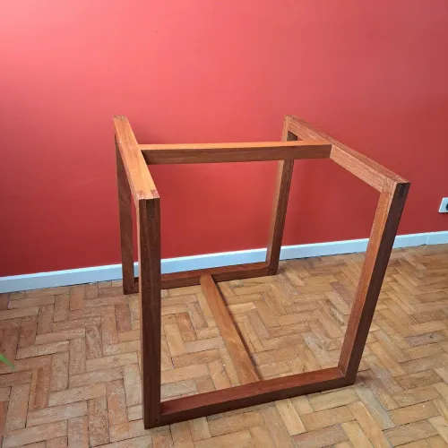 Base de Madeira de Mesa do designer Fernando Jaeger