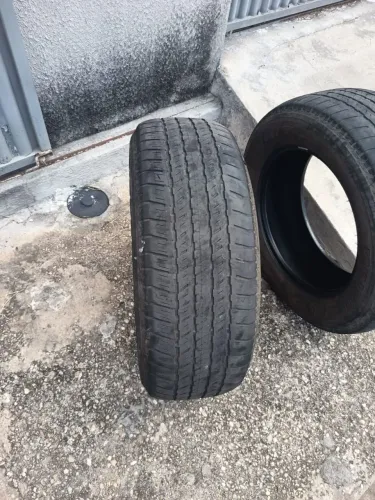 Para vender logo 2 pneus 265/60 aro 18 brigstone