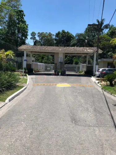 Open House vende terreno com 450 m² Condomínio Sítio Santo Antônio com verde, segurança e