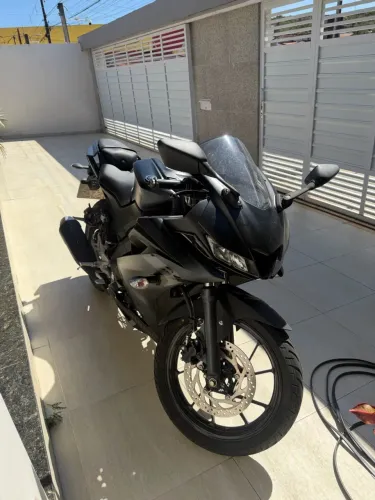 Yamaha R15 2026 preta