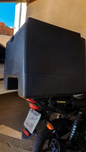 Baú para moto de 135 Litros com suporte reforçado 